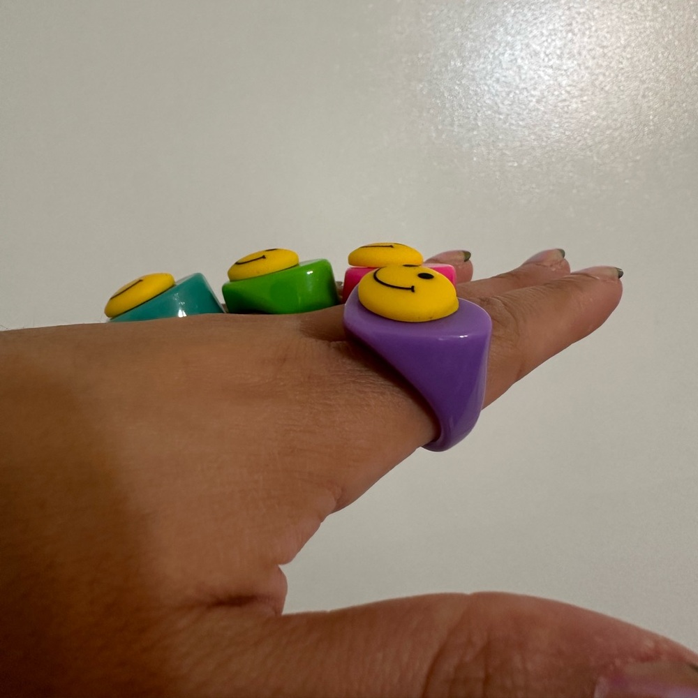 SMILEY FACE Heart Shaped Chunky Oversized Neon Pink Ring - Picture 5 of 6